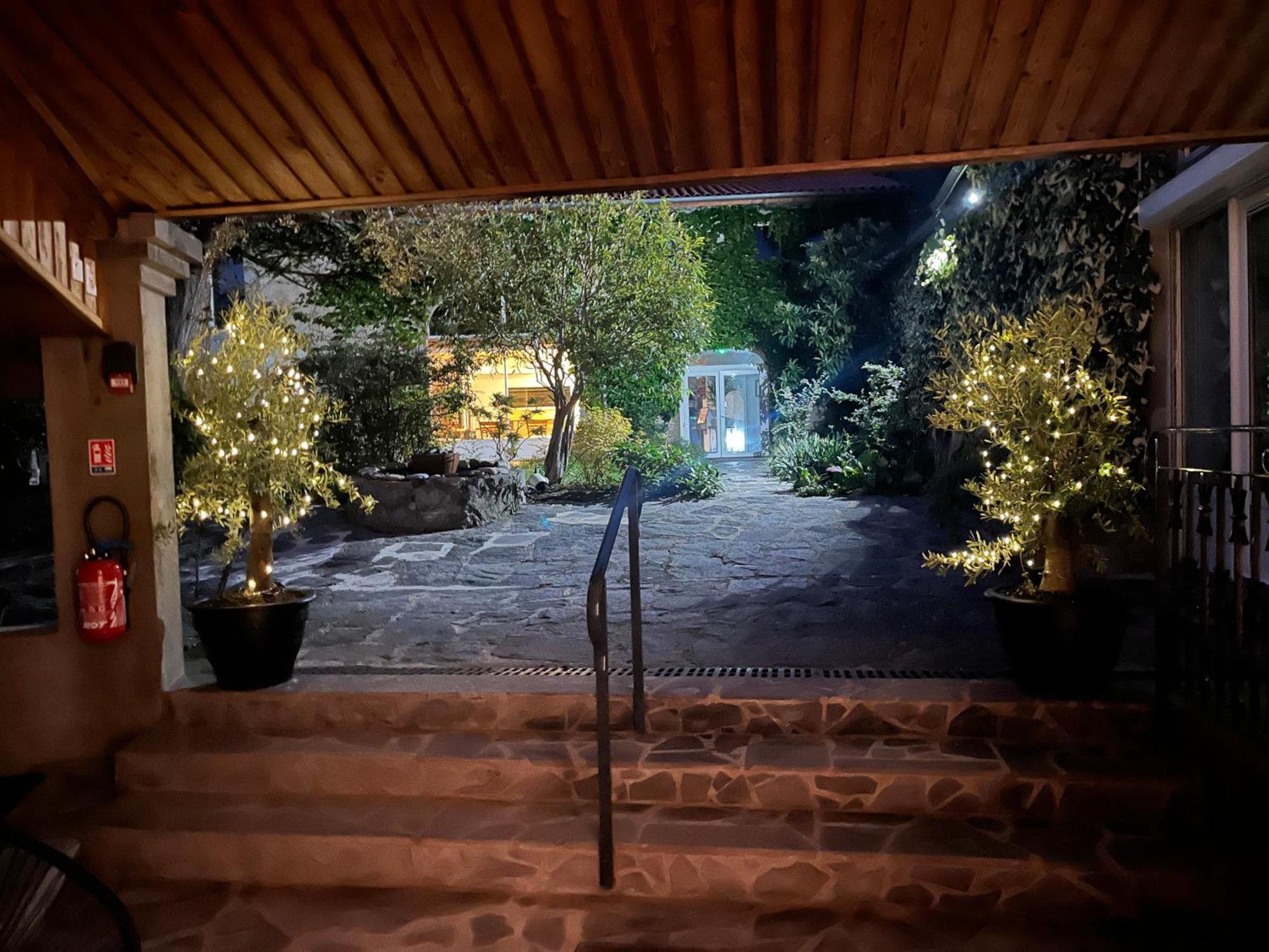 La Cour Carree Hotel Perrier Exterior photo